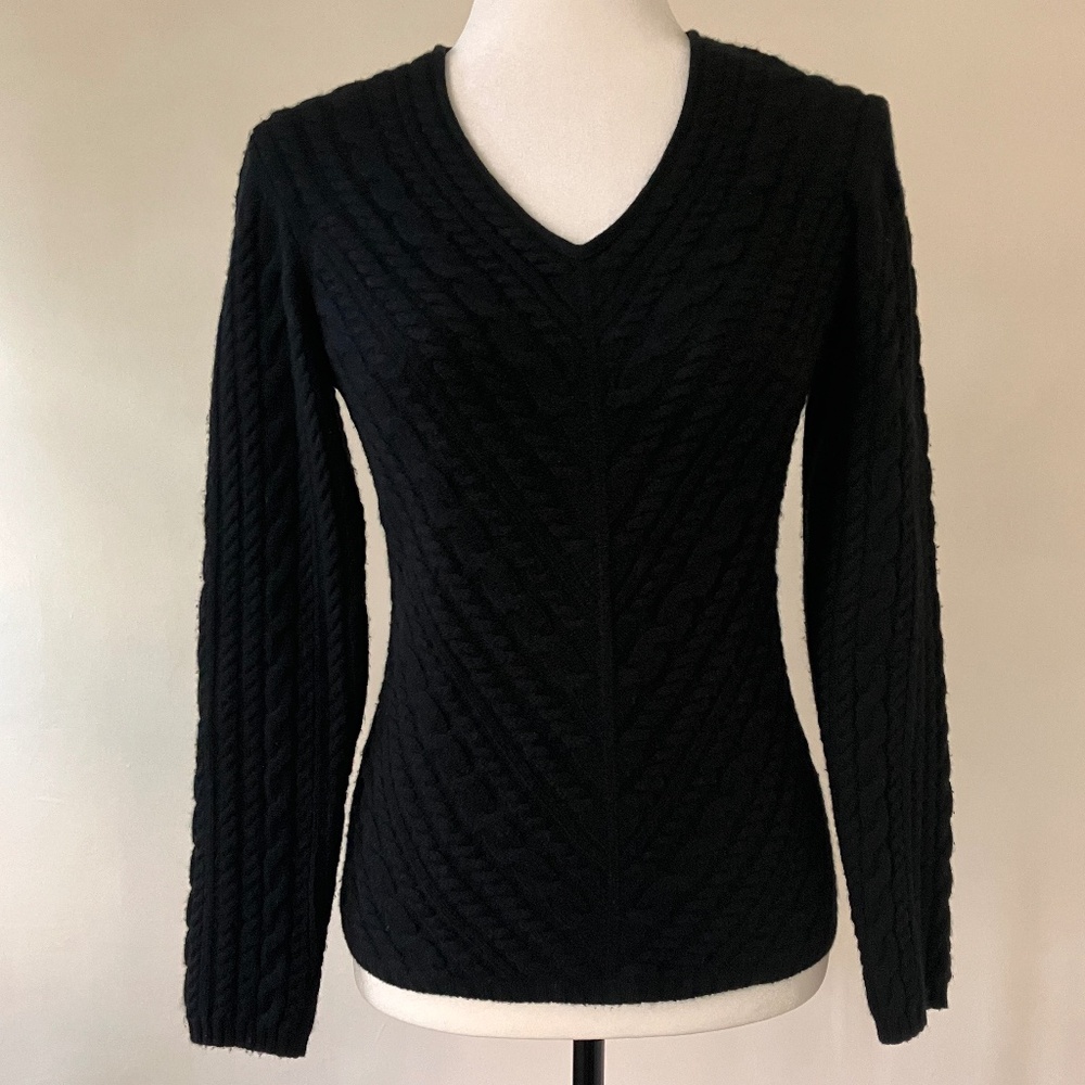 LORO PIANA 100% CASHMERE CABLE KNIT V-NECK - Picture 10 of 11